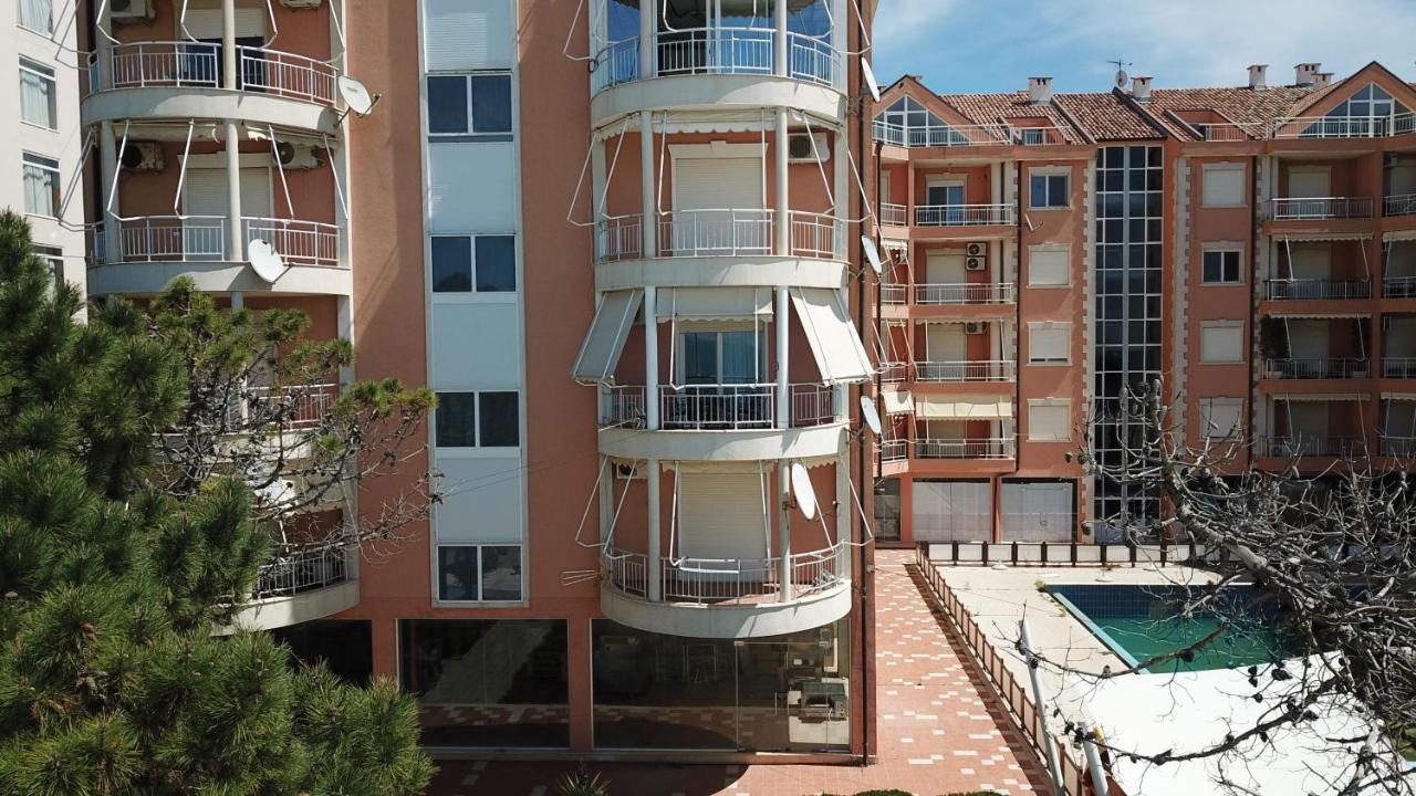 Apartment Голем Екстериор снимка